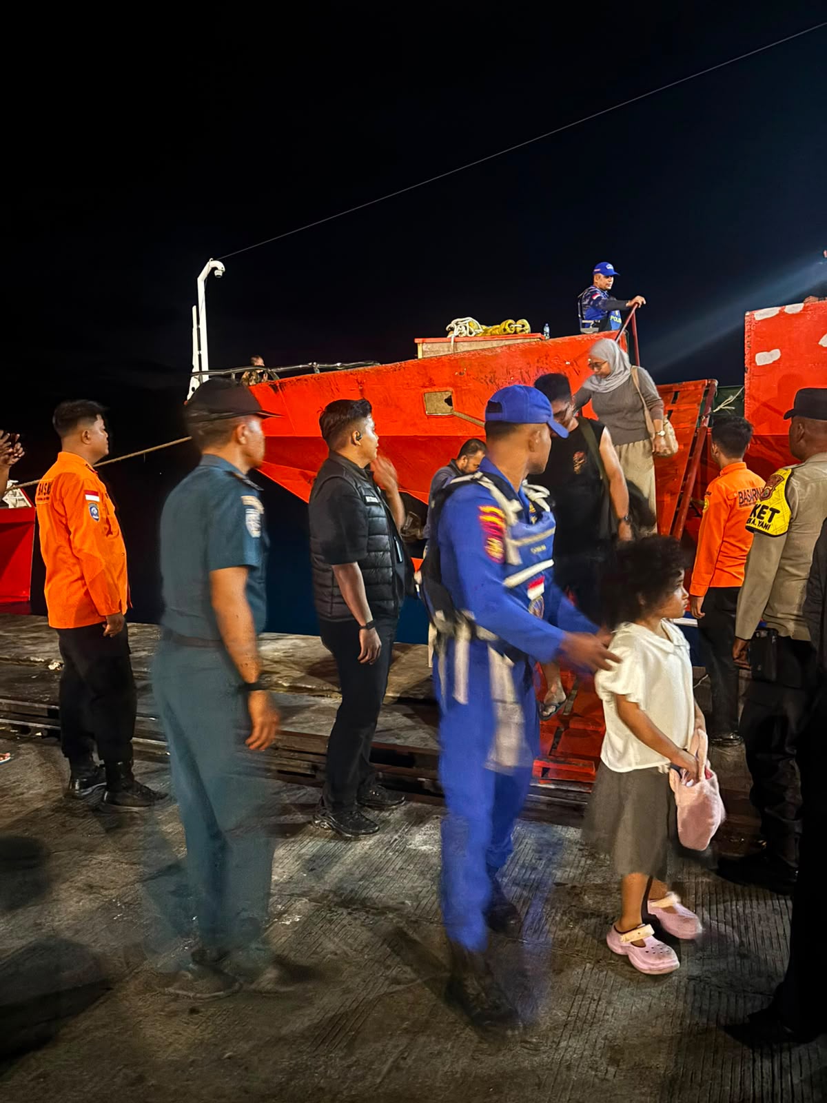 KM BUNDA MARIA KANDAS DI PERAIRAN PACEDA, SELURUH PENUMPANG BERHASIL DIEVAKUASI DENGAN SELAMAT